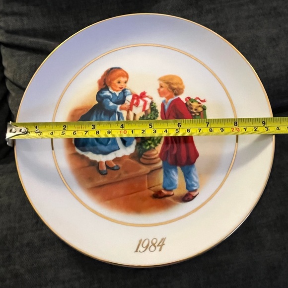 1984 AVON Christmas collector plate. - Picture 2 of 3